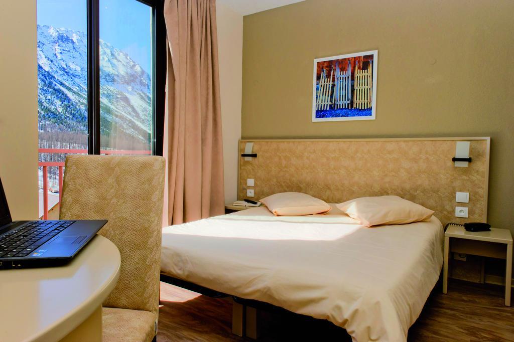 Vtf Le Grand Hotel Montgenèvre Exteriör bild