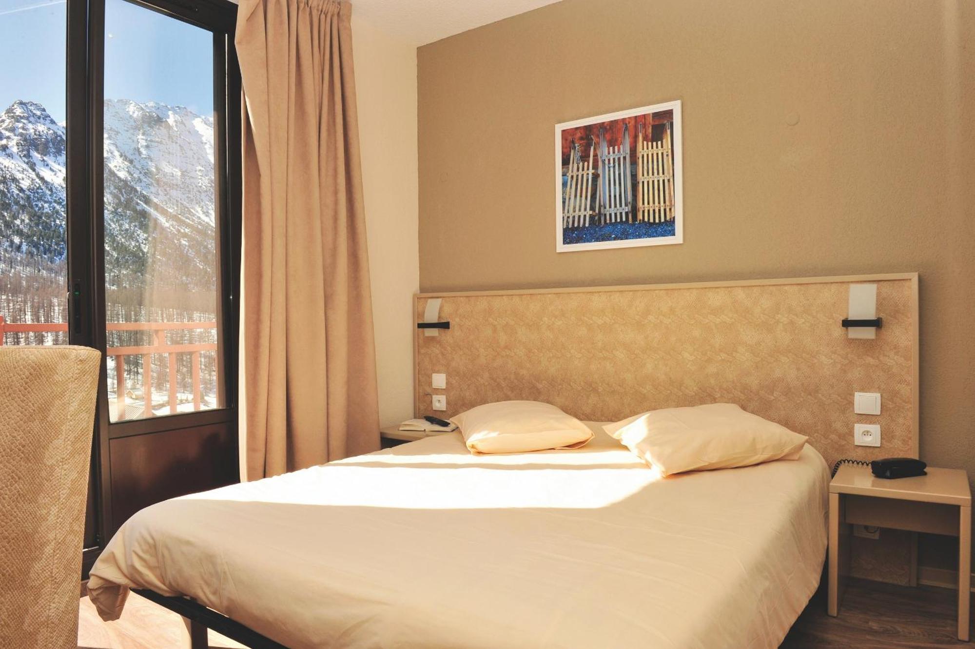 Vtf Le Grand Hotel Montgenèvre Exteriör bild